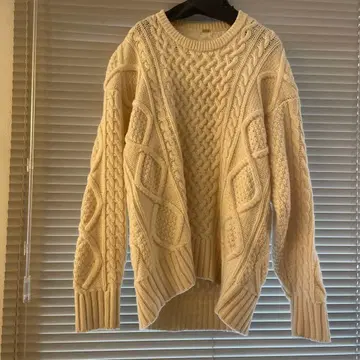아이보리 케이블 짜임 긴팔 스웨터