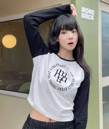 .kom muah muah 스티치 로고 래글런 롱 T셔츠
