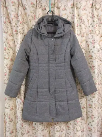 그레이 후드 부착 퀼팅 롱 코트