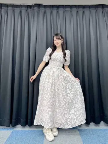 오구라 유이 착용 플라워 패턴 롱 원피스 블루