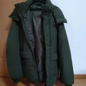 LUCY 올리브 그린 다운 자켓