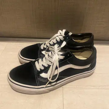 Vans 블랙/화이트 스니커즈 24.5