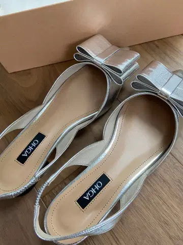 OHGA 실버 리본 포함 펌프스