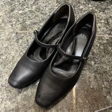 블랙 스트랩 하이힐