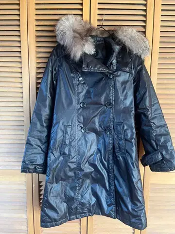 PREMIUM BY VICKY 블랙 다운 자켓