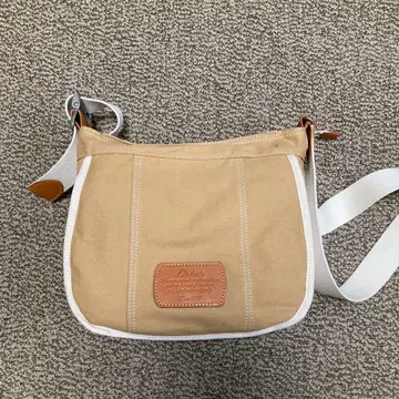 다코타 베이지 캔버스 숄더백