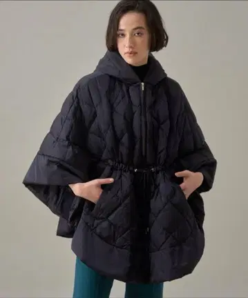 컨디션 최상 ANAYI 퀼팅 다운 판초 네이비 38 사이즈