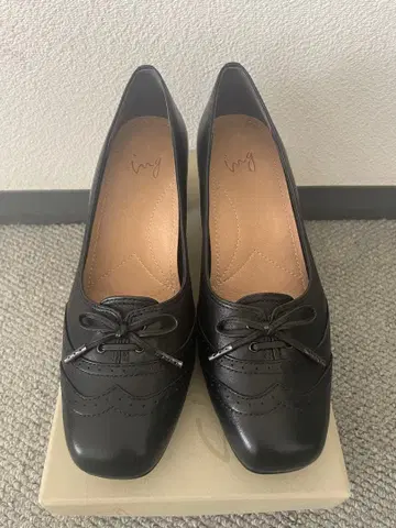 ing 리본 포함 블랙 펌프스 23.5cm EE