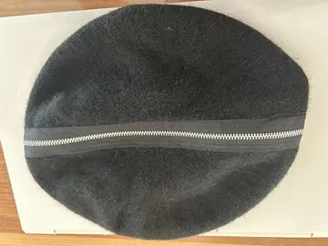 QUEP THEATER 블랙 지퍼 베레모