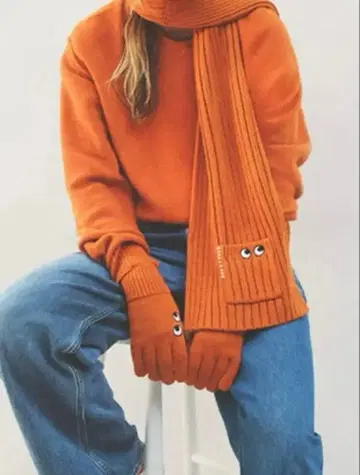 [택 포함 새상품] 유니클로 아냐 프리미엄 라무 크루넥 스웨터