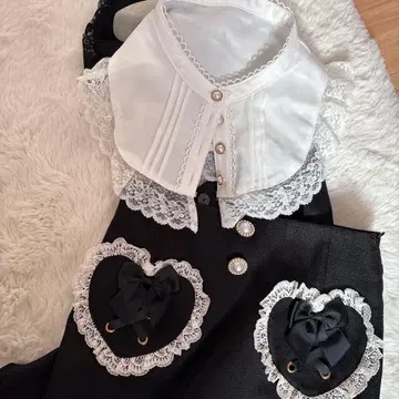 하트형 포켓 블랙 플레어 스커트