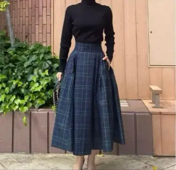 JUNNE 타탄 체크 턱 플레어 스커트 네이비
