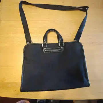 블랙 비즈니스 백 숄더 스트랩 포함