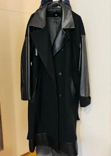 울리 테크 절개 코트 HARE