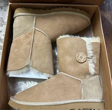 베이지 퍼 어그 부츠