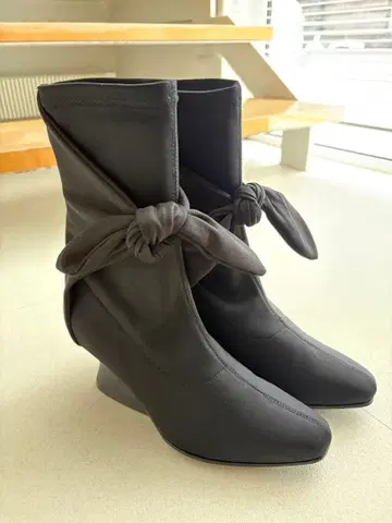 sybilla 시빌라 리본 포함 블랙 웨지 힐 부츠