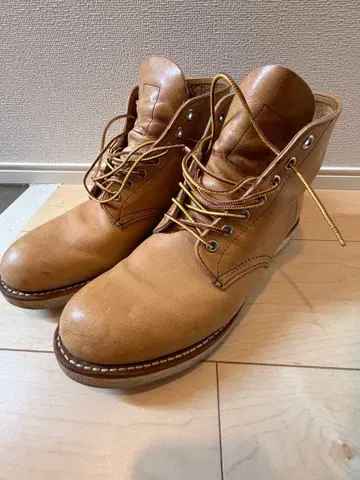 REDWING 베이지 가죽 하이컷 부츠