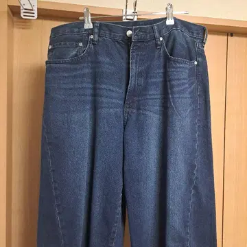 GU 배럴 레그 청바지 2개 세트.