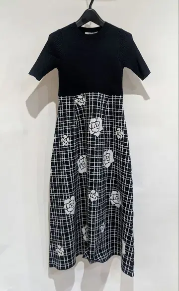 CORCOVADO 코르코바도 꽃무늬 절개 니트 원피스