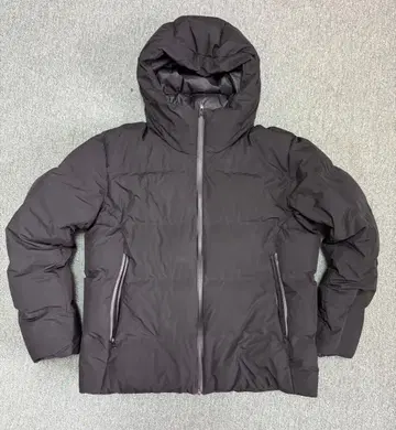 유니클로 심리스 다운 파카 블랙 XL