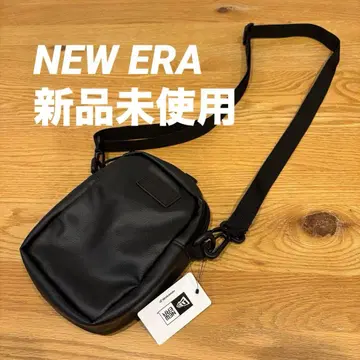 NEW ERA 블랙 바디백