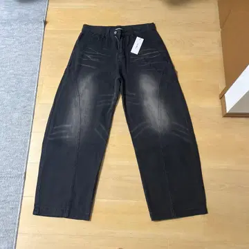 다크 그레이 스트레이트 레그 데님 L 사이즈