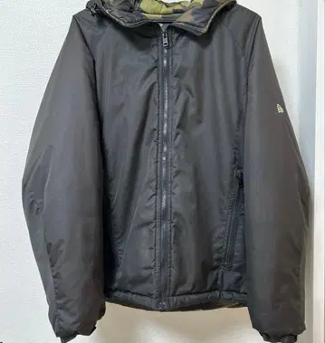 블랙 후드 부착 다운 자켓 리버서블