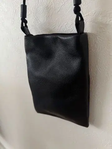 천연 가죽 핸드메이드 블랙 컬러 스마트폰 숄더백 사코슈 가죽