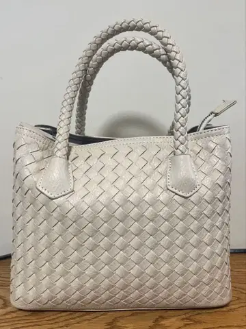 새상품급 화이트 가죽 뜨개질 숄더백