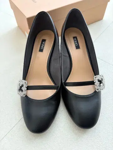 OHGA 블랙 펌프스 비쥬 장식