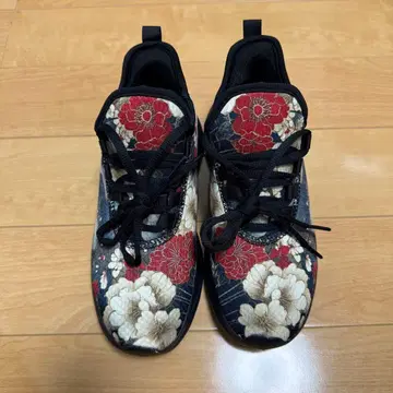 일본풍 패턴 스니커즈 23cm