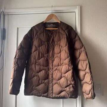 유니클로 화이트 마운티니어링 울트라 라이트 다운 자켓 S