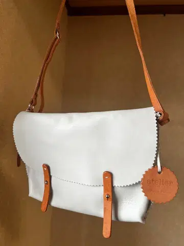 잭 고무 화이트 가죽 숄더백