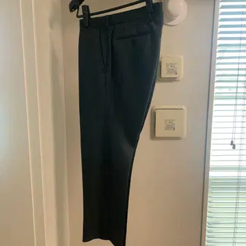 다크 그레이 슬림핏 슬랙스