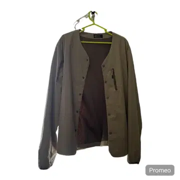 올리브색 경량 자켓