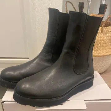 카미난도 블랙 가죽 사이드 고어 부츠 Deuxieme Classe