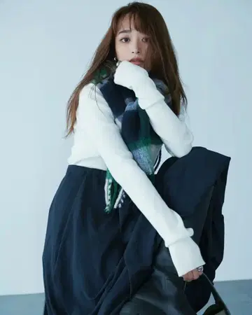 [ 새상품 ] emmi 샤기 체크 스톨