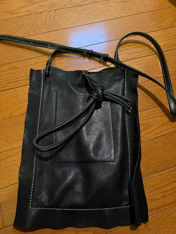 블랙 가죽 숄더백