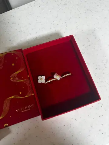 VENDOME 꽃 모티브 후프 귀걸이