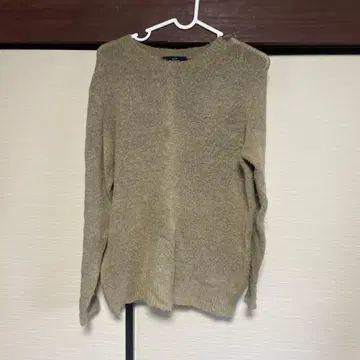 베이지 크루넥 스웨터