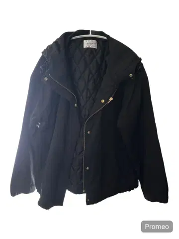 블랙 후드 부착 마운틴 후드티