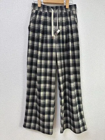 겨울용 체크 무늬 와이드 팬츠 그레이 계열 M 사이즈 시착만 한 상품