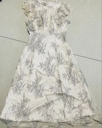 질 바이 질스튜어트 자수 원피스