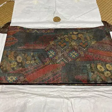 아름다운 다색 꽃무늬 후쿠로 오비