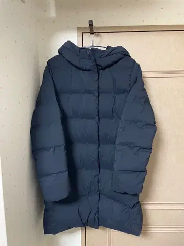 유니클로 심리스 다운 아우터 후드 루즈핏 XL 네이비