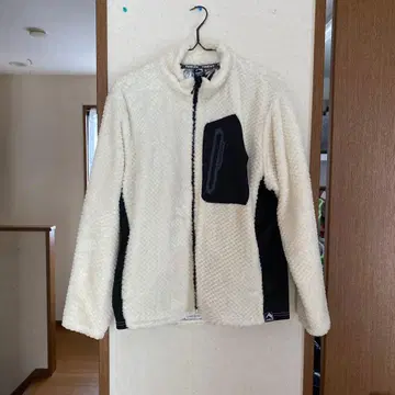 FieldCore 플리스 자켓 크림색/블랙