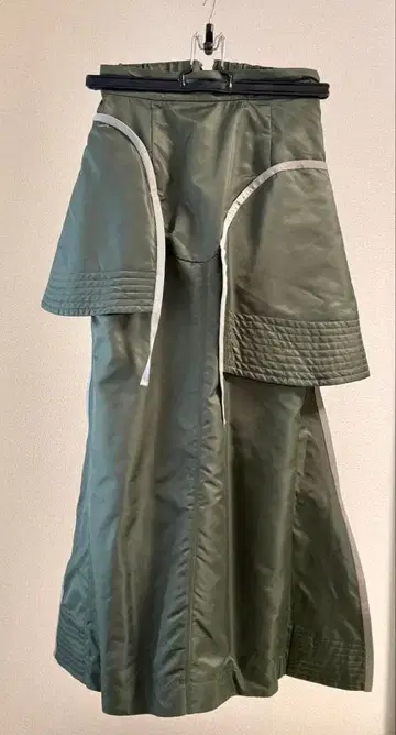 새상품 UN3D. 페플럼 스커트 MA-1