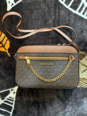 MICHAEL KORS 브라운 숄더백