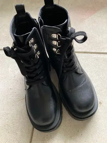 블랙 통굽 부츠 지퍼 포함
