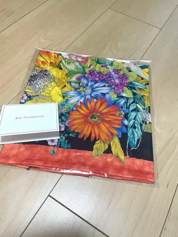 미사용 새상품 짐 톰슨 태국 실크 스카프 꽃무늬 정품